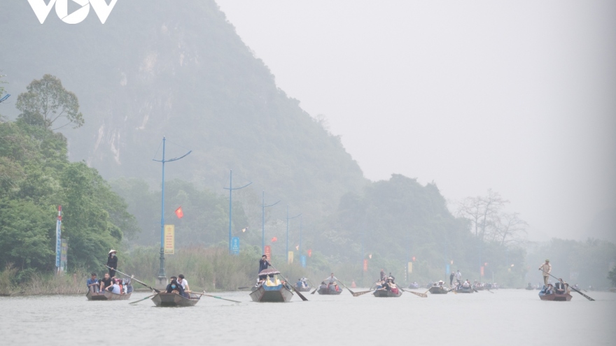 Hiểm họa từ những chuyến đò đêm chùa Hương